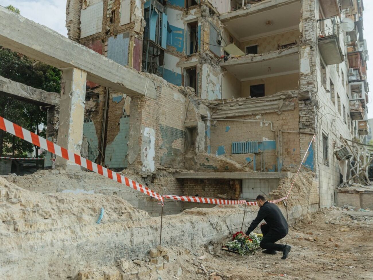 Зеленский почтил память погибших