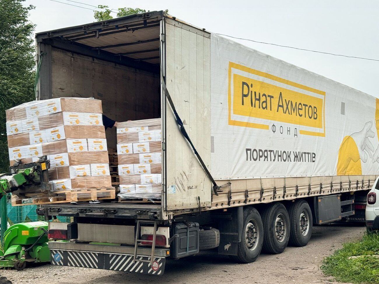 Помощь от Фонда Рината Ахметова переселенцы смогут получить в хабе "С Бахмутом в сердце"