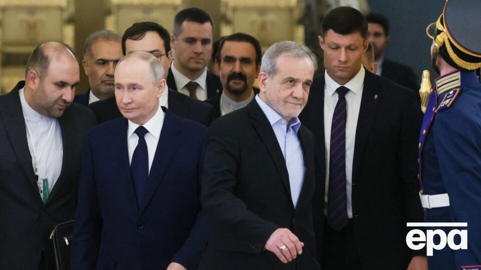 Аналитики считают, что РФ "почти наверняка" видит в конфликте выгоду, поскольку он может отвлечь внимание Запада от ее войны в Украине