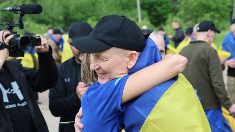 Ще одна група полонених повернулася в Україну