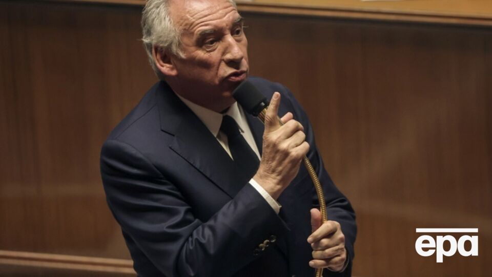 Байру осоромився на авіасалоні в Парижі