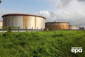 Іран закачує нафту в резервуари для завантаження в танкери, пише агентство