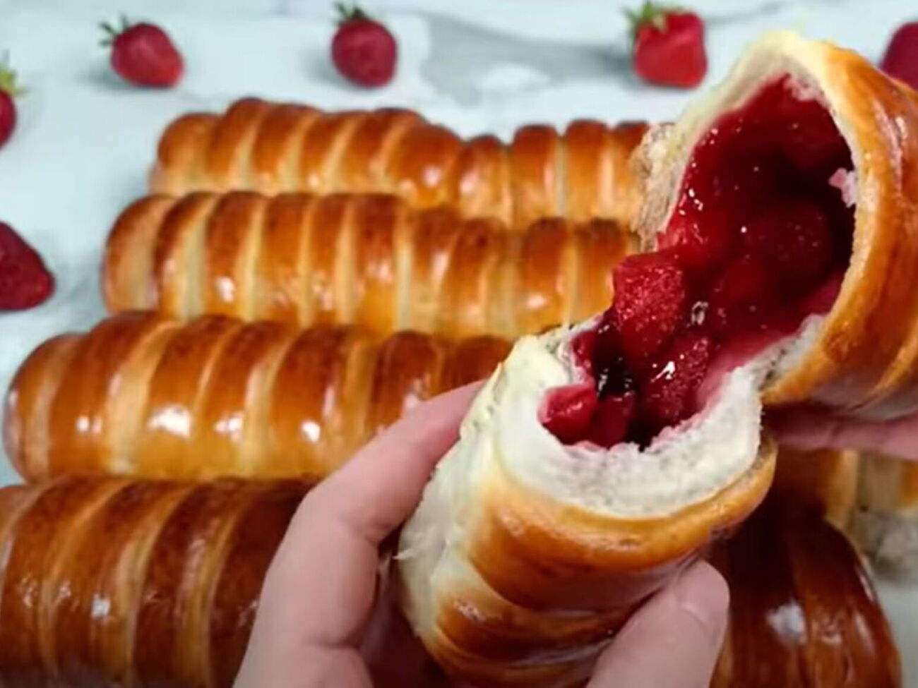 Выпекайте булочки 25 минут при 160 °С в режиме конвекции