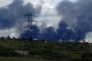 Автор відео говорить про сім літаків армії РФ, які горять