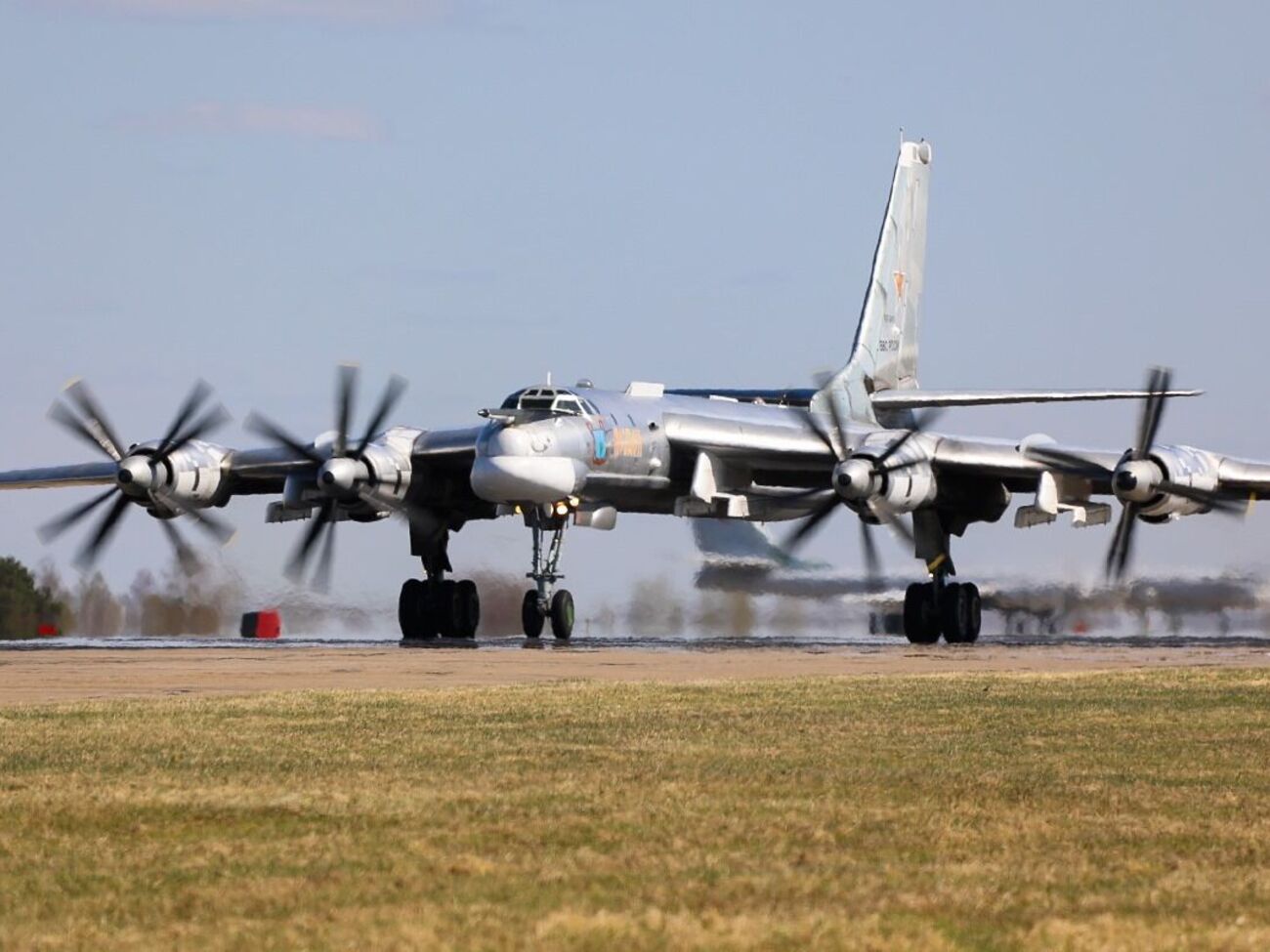 Россияне могут перегнать военную авиацию на аэродром Украинка