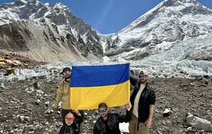 Бойцы в сопровождении альпинистов поднялись на высоту 5280 м в Гималаях