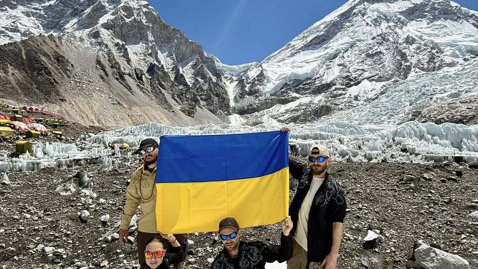 Бойцы в сопровождении альпинистов поднялись на высоту 5280 м в Гималаях