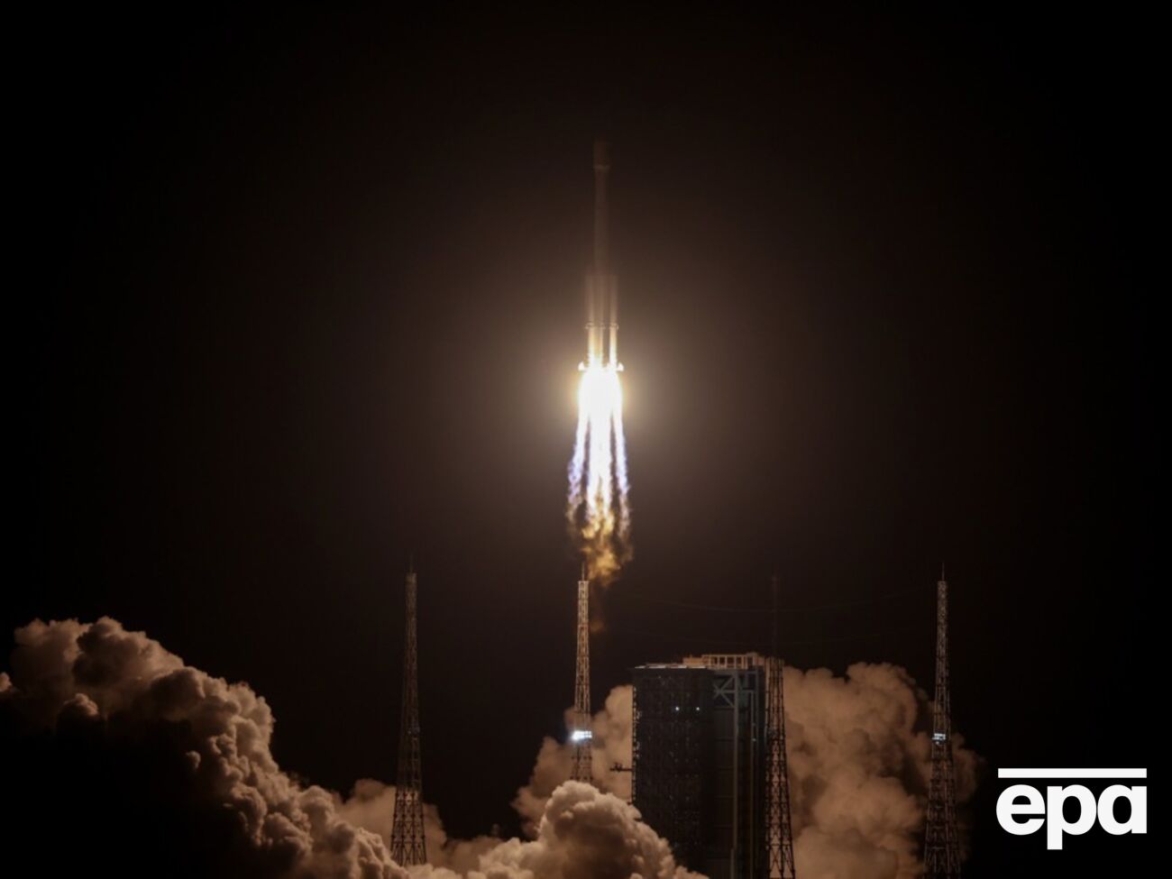 РФ запустила спутник, который следит за американским