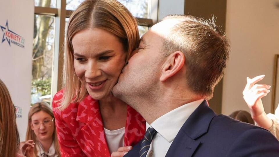 Навроцкий старше жены на три года