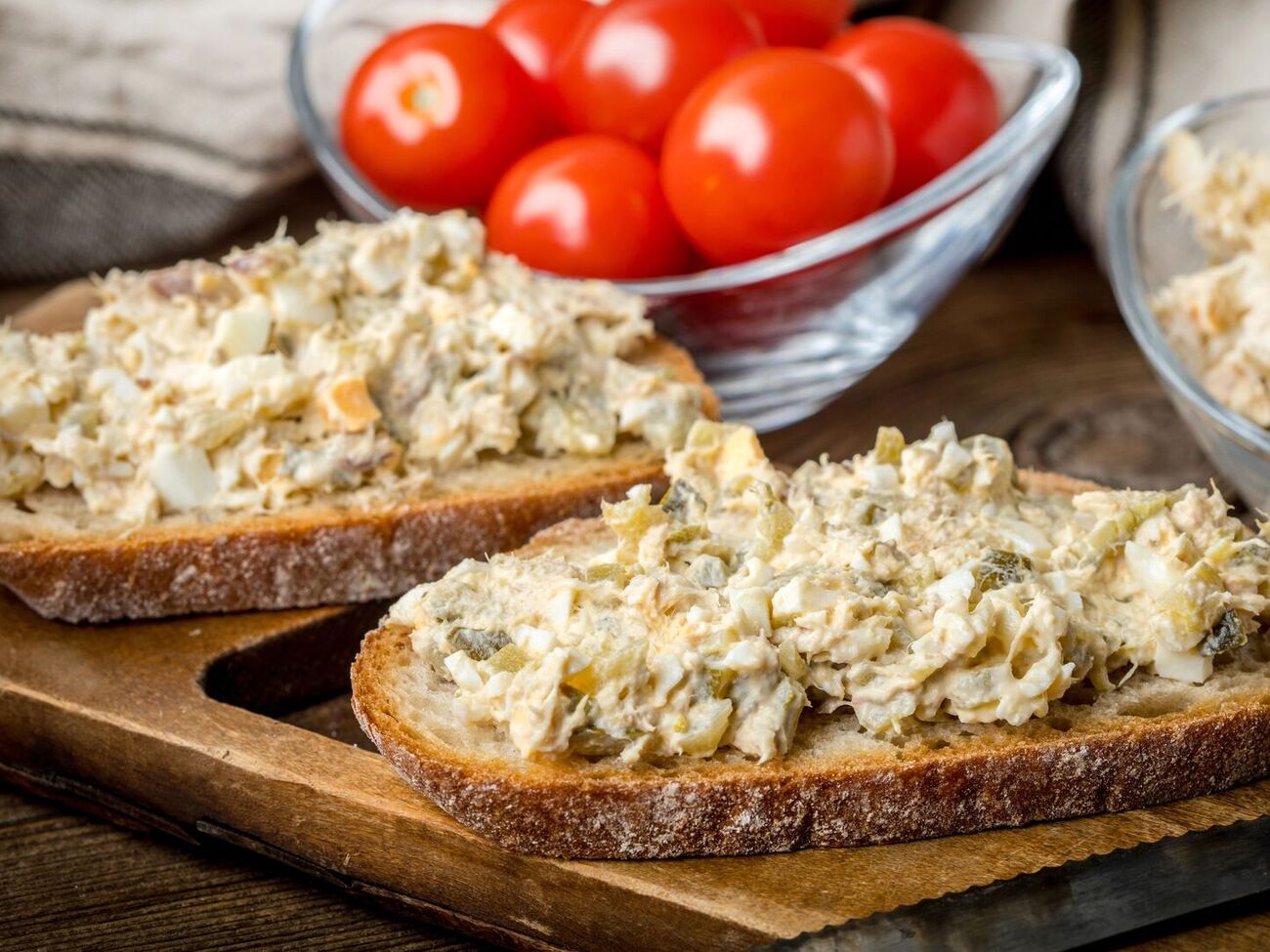 Для намазки вам понадобится 100 г сливочного сыра