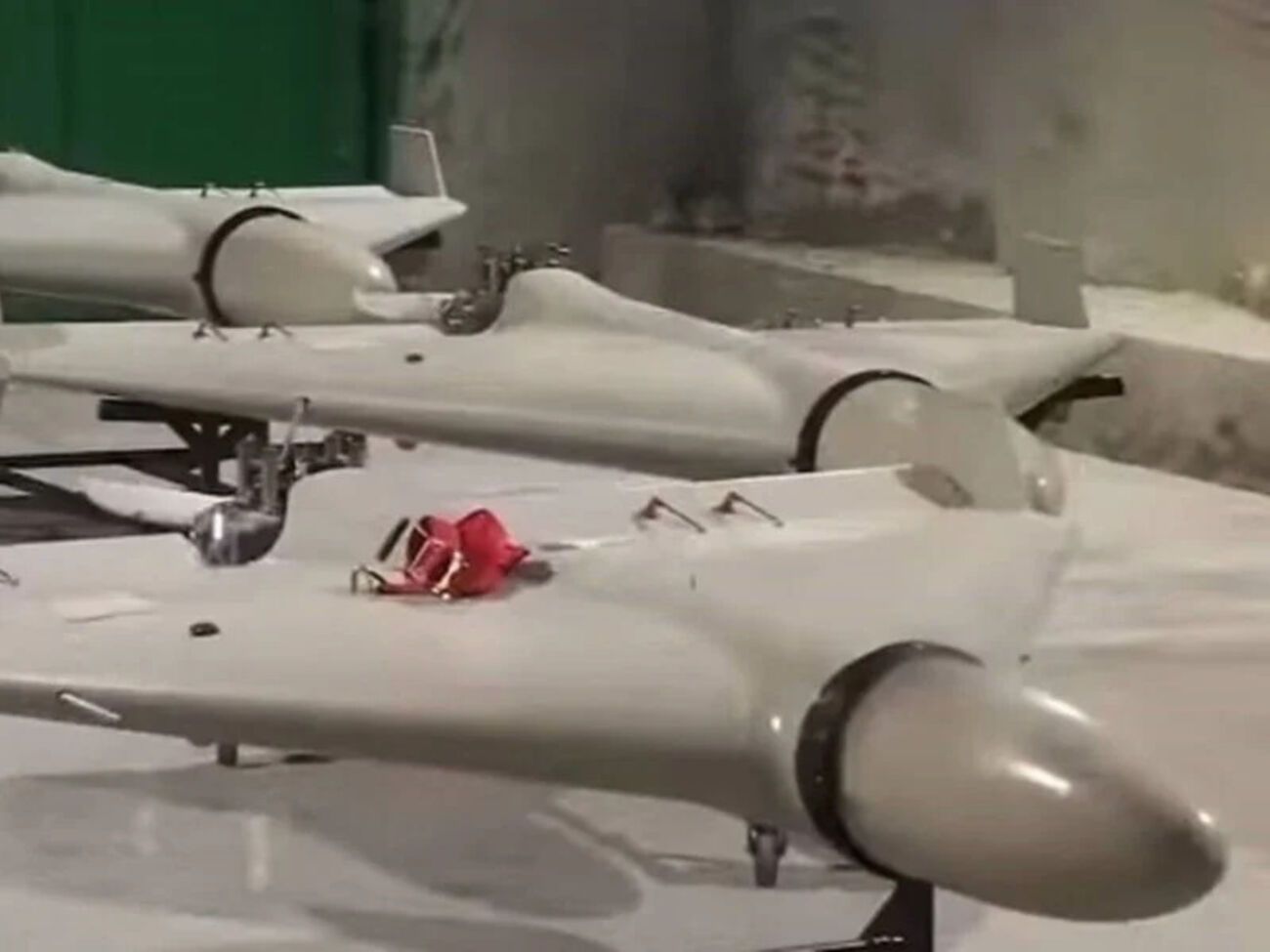 Местные жители сообщали о взрывах и ярких вспышках в небе над городом