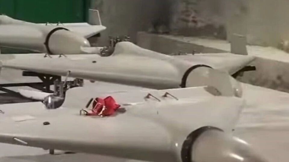 Местные жители сообщали о взрывах и ярких вспышках в небе над городом