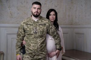 Мезенцева у квітні 2024 року вийшла заміж за командира підрозділу "Ахіллес" Федоренка