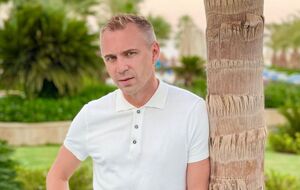 За словами Авраменка, за рік він заробляє кілька мільйонів гривень. За кордоном у нього є нерухомість