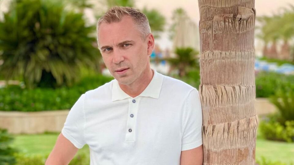 За словами Авраменка, за рік він заробляє кілька мільйонів гривень. За кордоном у нього є нерухомість