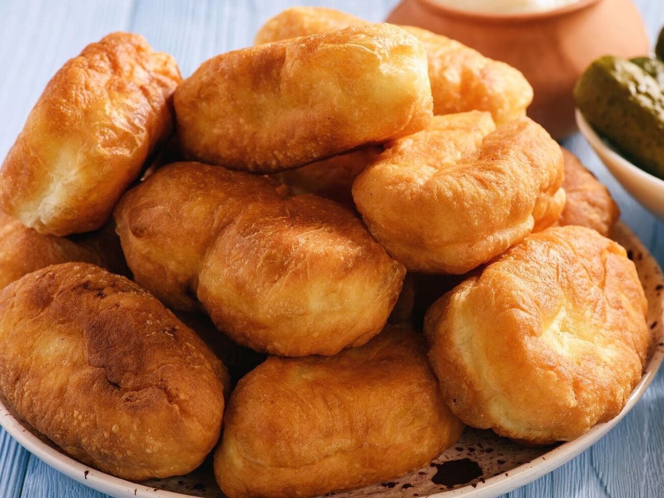 В тесто добавьте 3 ст. л. водки