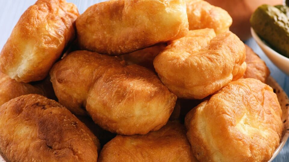 В тесто добавьте 3 ст. л. водки