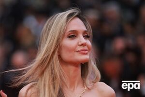 В апреле 2022 года Джоли посетила Украину