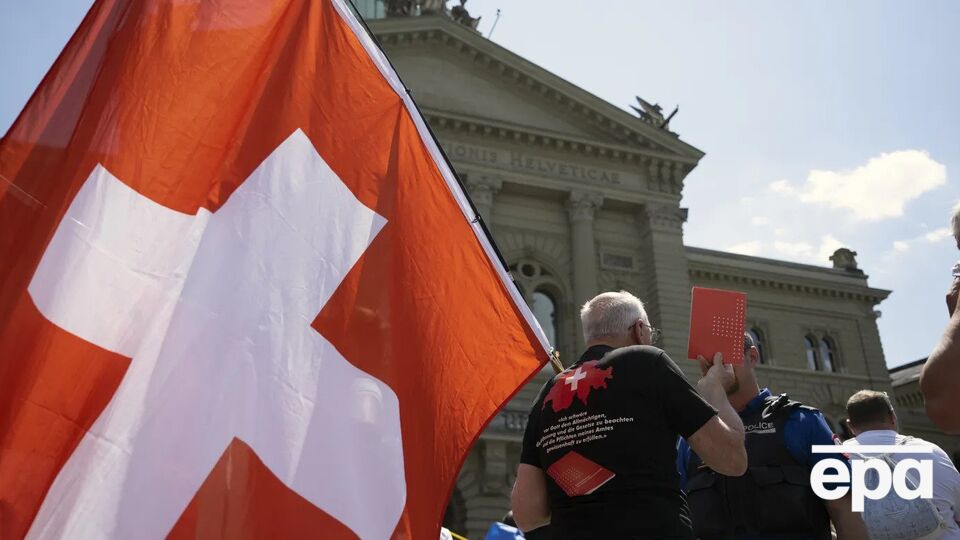 У травні 2025 року у Швейцарії було понад 69 тис. людей зі статусом захисту S