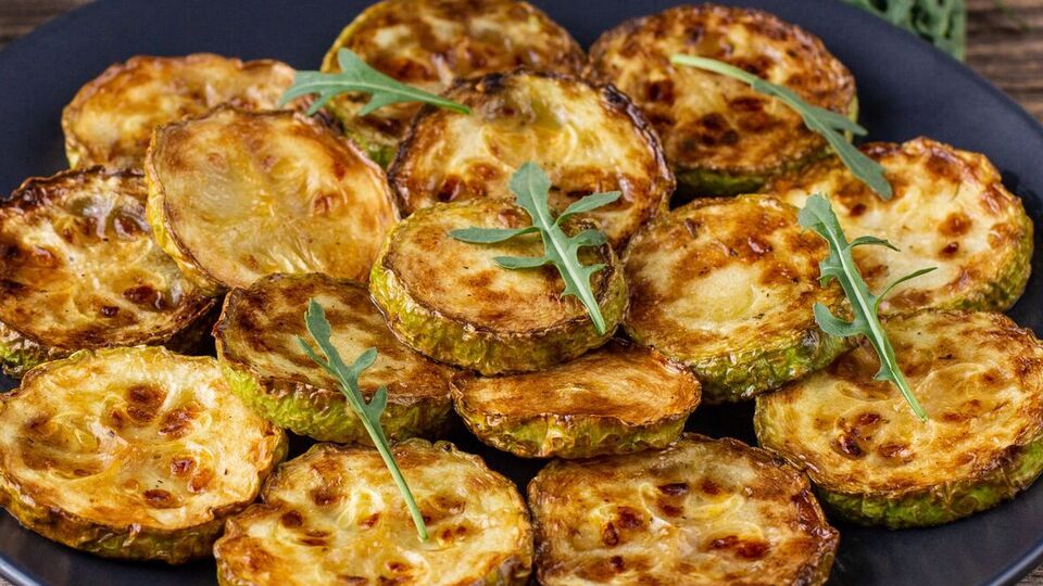 Для панірування знадобляться кукурудзяні пластівці