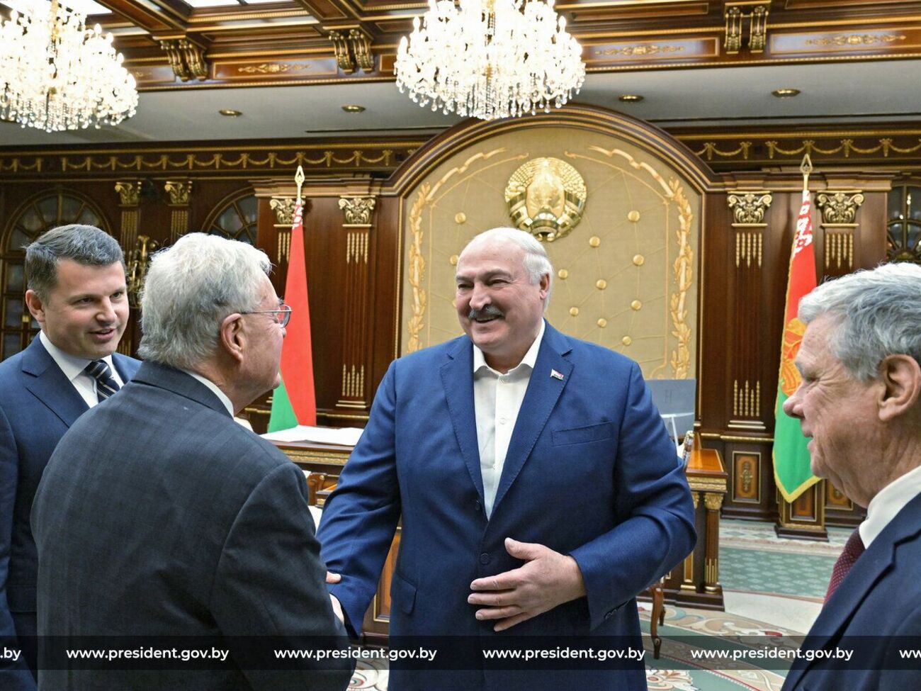 Лукашенко обсудил с Келлогом политическую ситуацию в мире и двусторонние отношения между Беларусью и США, пишет БЕЛТА