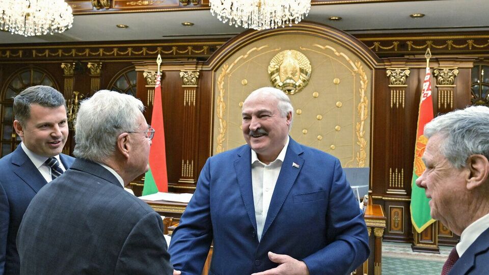 Лукашенко обсудил с Келлогом политическую ситуацию в мире и двусторонние отношения между Беларусью и США, пишет БЕЛТА
