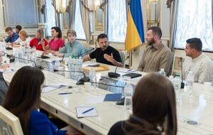 Зеленский встретился с журналистами и рассказал о планах по покупке оружия у США