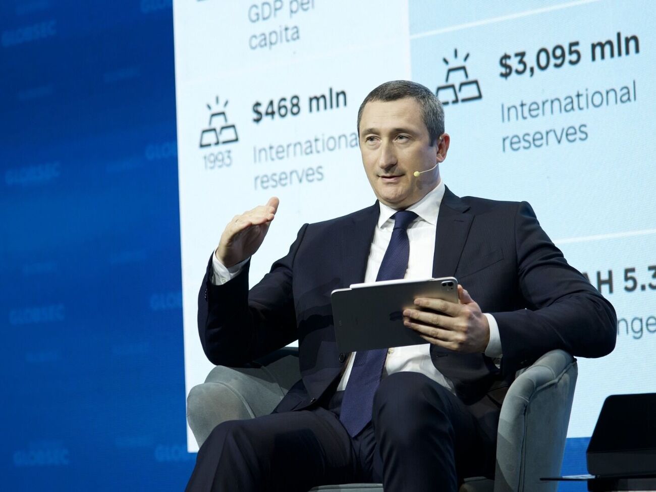 СМИ сообщили о выезде из Украины семьи Чернышова