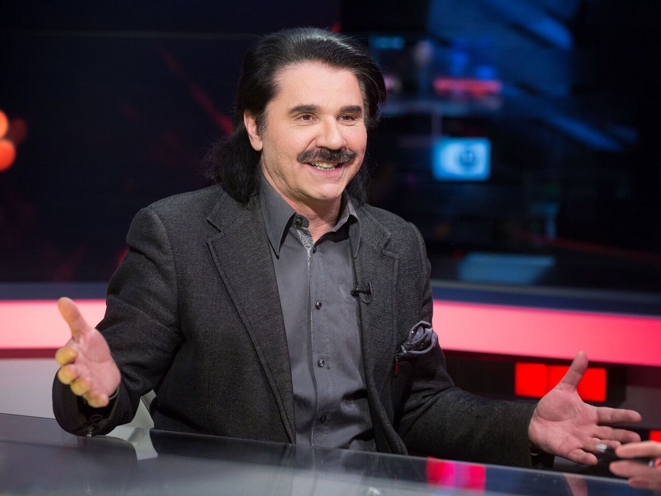 Зібров народився 1957 року в селі Червоне Вінницької області