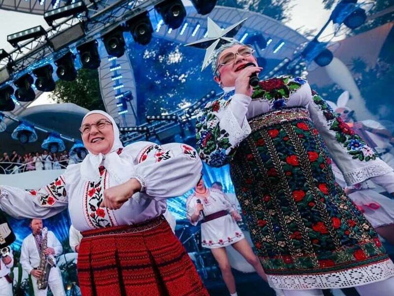 Во время концерта в Киеве Сердючка исполнила на русском песни "Дольче Габбана" и "Все будет хорошо"