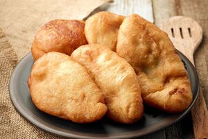 В тесто положите 2 ст. л. крахмала