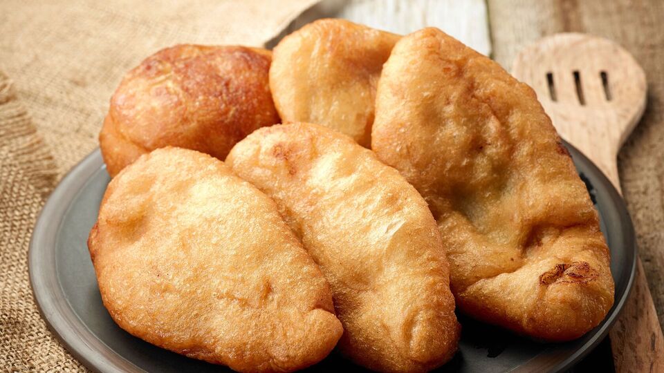 В тесто положите 2 ст. л. крахмала