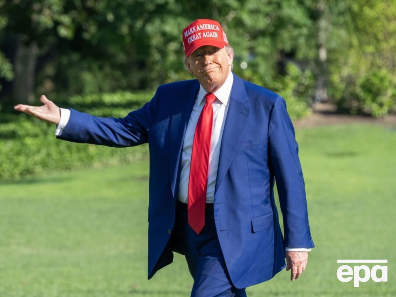 Также глава Белого дома использовал аббревиатуру MIGA, подобную его предвыборному лозунгу