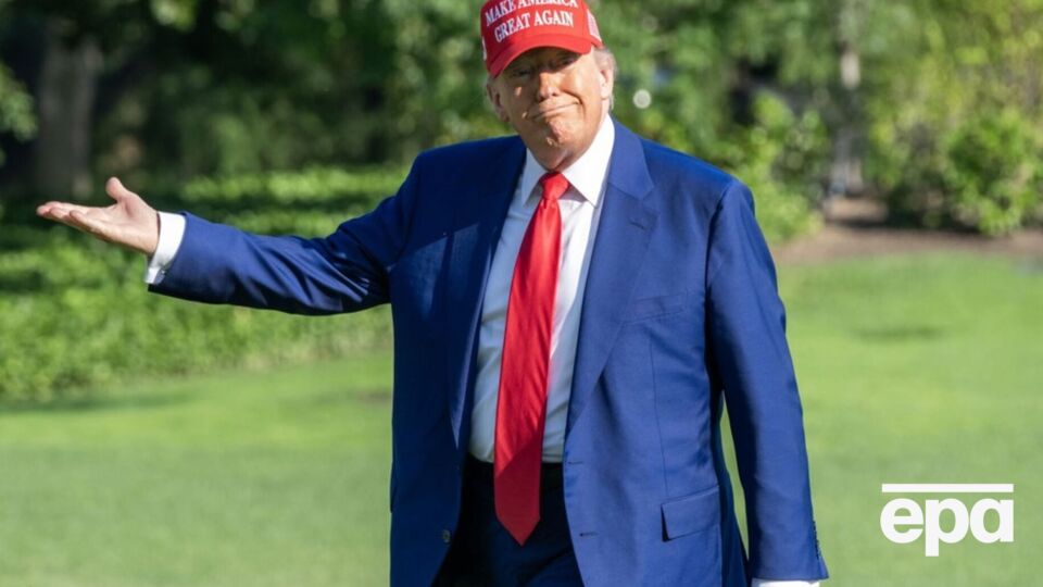 Также глава Белого дома использовал аббревиатуру MIGA, подобную его предвыборному лозунгу