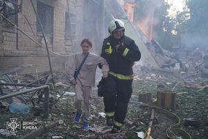 Спасатели вывели из обстрелянных домов двух детей