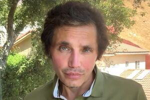 Солнцев живе у США