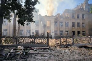 По данным ОВА, россияне ударили по лицею двумя ракетами