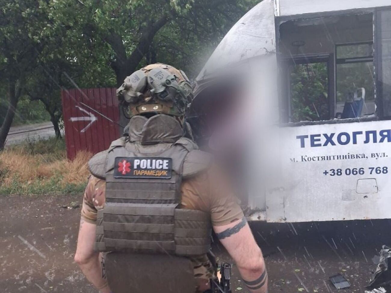 В момент атаки водитель находился за рулем транспортного средства, в салоне был пассажир