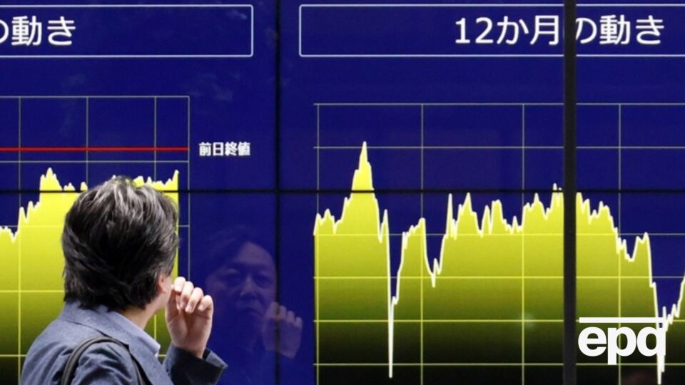 За годину ціна на нафту впала більше ніж на $2 за барель