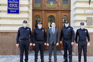 Олег Проскурняк возглавляет Хозяйственный суд Черновицкой области с 2020 года, говорится в материале проекта "Особливий погляд"