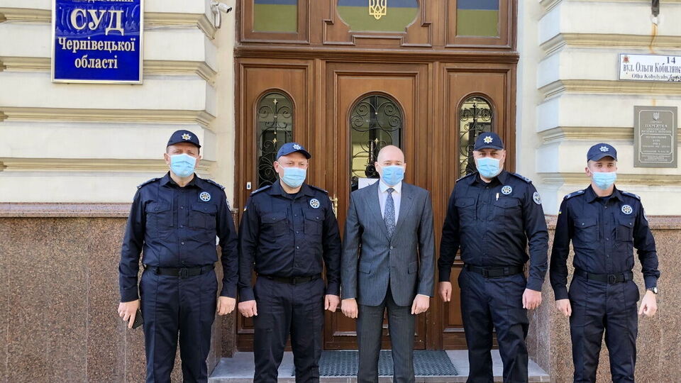 Олег Проскурняк возглавляет Хозяйственный суд Черновицкой области с 2020 года, говорится в материале проекта "Особливий погляд"