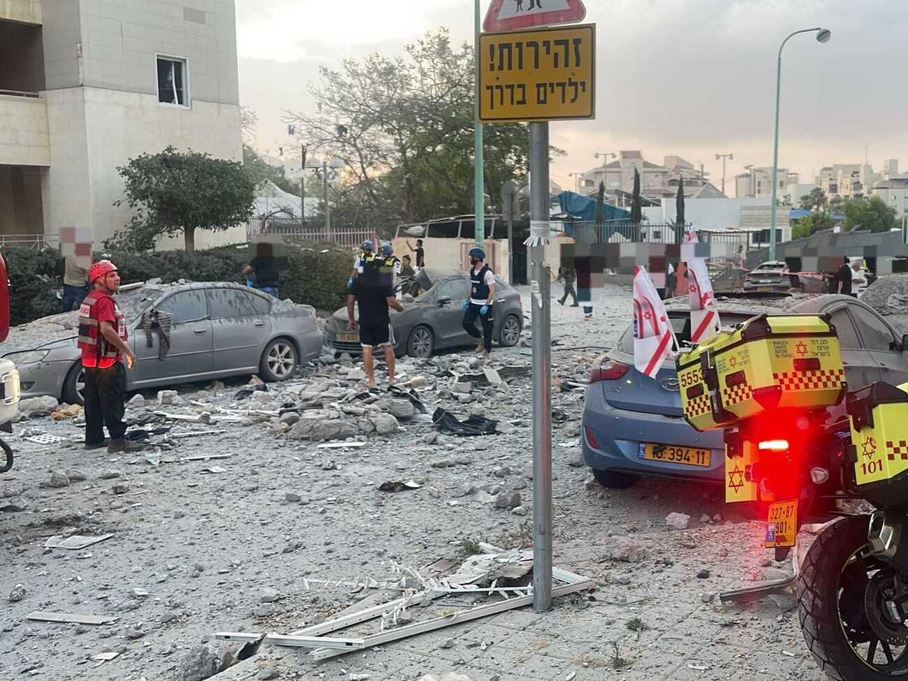 По Ізраїлю Іран уночі випустив чотири залпи ракет, пишуть ЗМІ