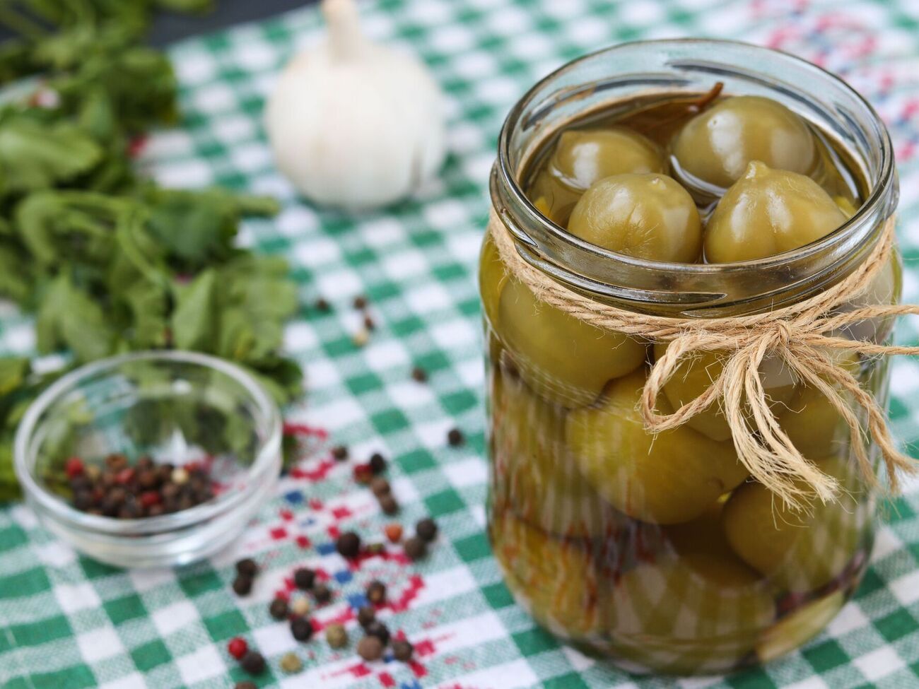 Банку закрывают и хранят при комнатной температуре