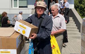 В Днепре продолжается выдача помощи от Фонда Рината Ахметова