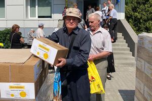 У Дніпрі триває видавання допомоги від Фонду Ріната Ахметова