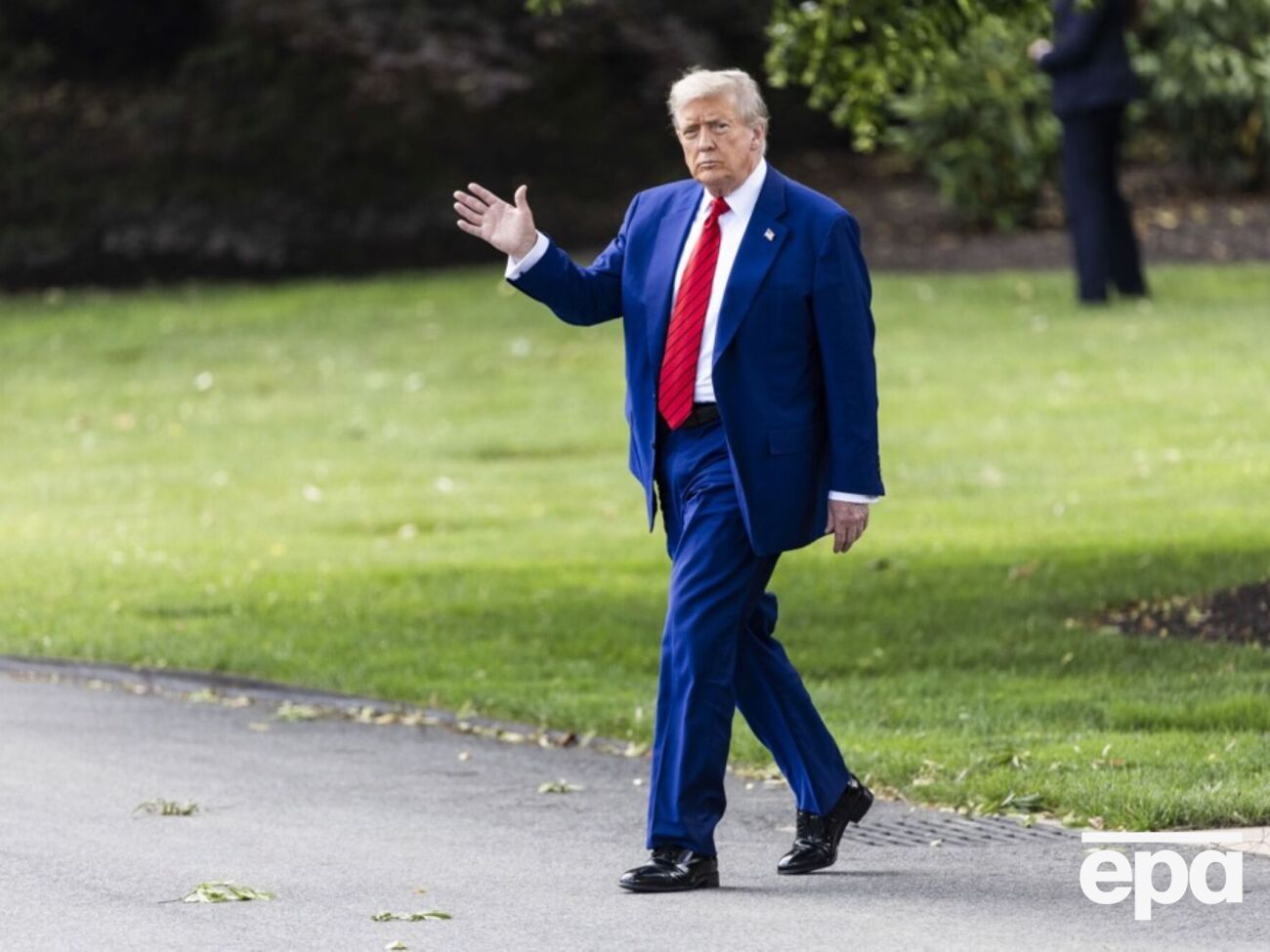 Трамп заявил, что, вероятно, спросит Зеленского, как его дела