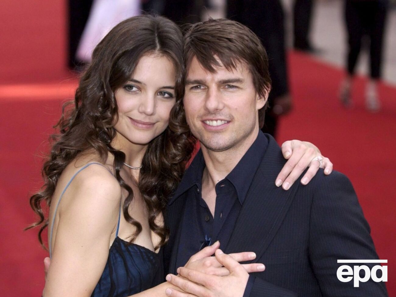 Роман между Крузом и Холмс начался в 2005 году