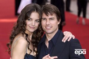 Роман между Крузом и Холмс начался в 2005 году