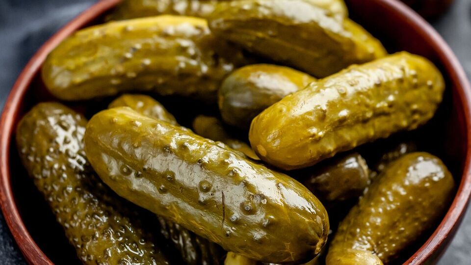 Для розсолу знадобляться чотири зубчики часнику