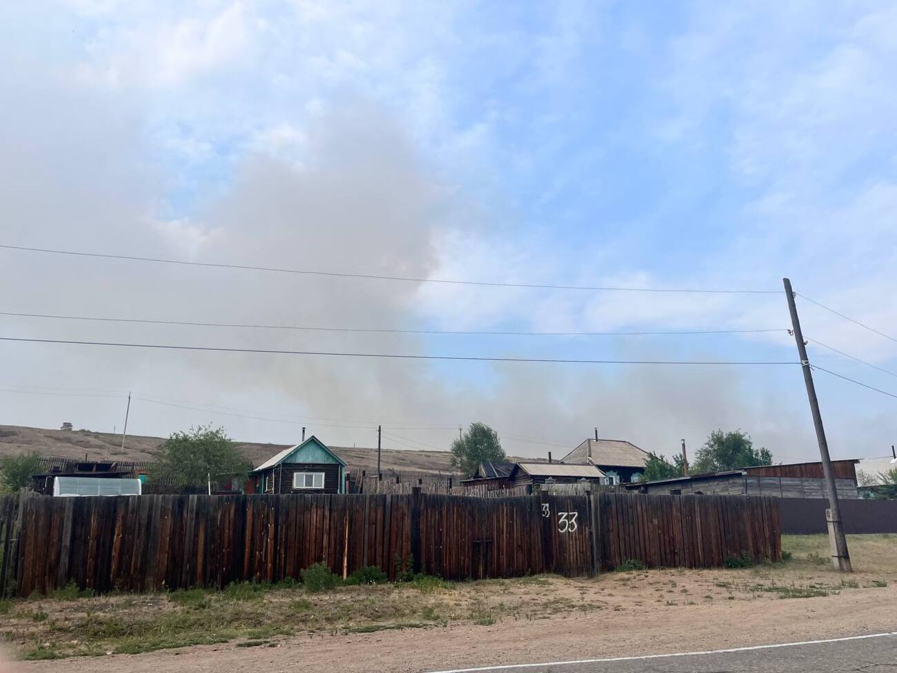 На территории воинской части происходит детонация боеприпасов